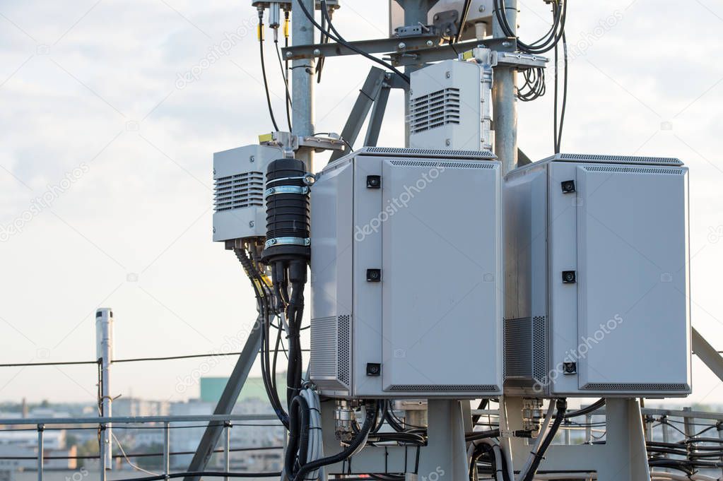 Mobiele VHF/UHF set in auto